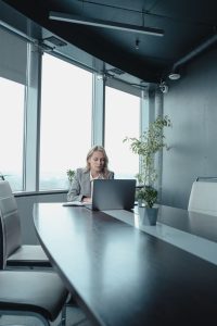 Contrato de trabalho: cláusulas para revisar antes de assinar