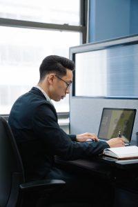PJ recebe menos direitos: compare propostas antes de aceitar uma vaga