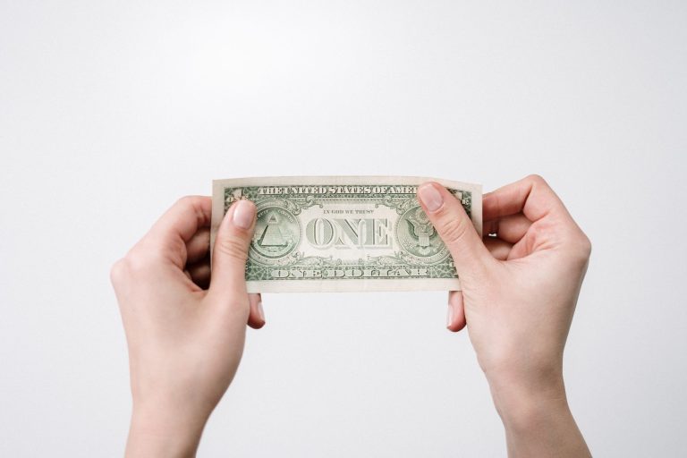 Salário compatível: como descobrir sua faixa e negociar melhor