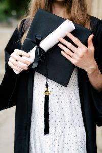 Seu diploma precisa ser reconhecido? Descubra quando e como regularizar