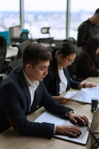 Trabalho híbrido reduz seus gastos? Descubra se o modelo compensa em 2026